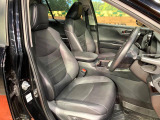 運転席シート廻りは使用感も少なく、良好な状態となっています。前オーナー様が丁寧に使っていたことがよくわかりますね。