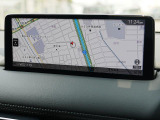 マツダコネクトの10.25インチワイドセンターディスプレイです。『Android Auto』『Apple CarPlay』や独自のコネクテッドサービスに対応したインターフェイスシステムです。