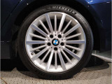 BMW純正アルミホイールです。納車時にはアルミホイールコーティングも承っております!是非ご検討下さいませ。
