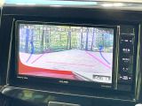 【バックカメラ】駐車時に後方がリアルタイム映像で確認できます。大型商業施設や立体駐車場での駐車時や、夜間のバック時に大活躍!運転スキルに関わらず、今や必須となった装備のひとつです!
