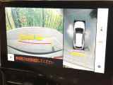 【パノラミックビューモニター】専用のカメラにより、上から見下ろしたような視点で360度クルマの周囲を確認することができます☆死角部分も確認しやすく、狭い場所での切り返しや駐車もスムーズに行えます。