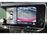 アラウンドビューモニター、まるで上空から見下ろししているかの映像がナビ画面で確認でき、安心して駐車をサポートすることができます。