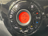 【オートエアコン】一度お好みの温度に設定すれば、車内の温度を検知し風量や温度を自動で調整。暑い…寒い…と何度もスイッチ操作をする必要はありません。快適な車内空間には必須の機能ですね♪