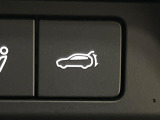 【パワーバックドア】スマートキーや運転席のボタンを押すだけでリアゲートが自動で開閉します!荷物を持っている時や、高い位置にあるバックドアを閉める際に便利な機能です♪