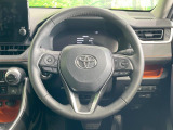 【純正革巻きステアリング】上質な革を使用することで、手にしっかり馴染みとても運転しやすいハンドルです♪
