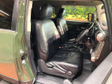 運転席シート廻りは使用感も少なく、良好な状態となっています。前オーナー様が丁寧に使っていたことがよくわかりますね。