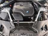 【BMWエンジン】革新的なガソリン・エンジン・テクノロジーによる高性能かつ高効率。レスポンスの良いパワーを発揮。常にスムーズな吸気を実現しアクセル開度にダイレクトに反応しドライビングを楽しく演出。