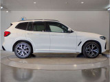 ☆BMWの前後重量配分50:50はエンジン自体をフロントタイヤよりも後ろにずらし、通常はエンジンルーム内に搭載される重量物であるバッテリーをトランクに移動させるなどして実現されています☆
