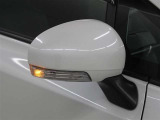 サイドターンランプ付きドアミラー。車両のドレスアップと右左折時の被視認性を兼ね備えたお洒落なミラーです。