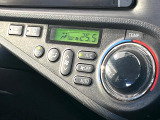 【オートエアコン】一度お好みの温度に設定すれば、車内の温度を検知し風量や温度を自動で調整。暑い…寒い…と何度もスイッチ操作をする必要はありません。快適な車内空間には必須の機能ですね♪
