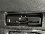 【ETC】有料道路を利用する際に料金所で停止することなく通過できる、ETC車載器(ノンストップ自動料金収受システム機器)が装備されています。セットアップを行うことで利用可能になります。