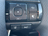 【レーンディパーチャーアラート(LDA)】クルマが車線または走路から逸脱する可能性がある場合に、ブザーまたはハンドルの振動により注意をうながします。機能には限界があるためご注意ください。