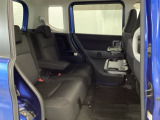 スライドドアなら狭い駐車場でもドアをぶつける心配がありません。ステップが低く乗り降りもしやすいです。