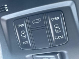 【両側パワースライドドア】スマートキーや運転席のスイッチで後席両側スライドドアの開閉が可能♪電動だから力を入れてドアを開ける必要が無く、小さなお子様でも簡単に開け閉めでき快適です♪