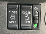 【両側パワースライドドア】スマートキーや運転席のスイッチで後席両側スライドドアの開閉が可能♪電動だから力を入れてドアを開ける必要が無く、小さなお子様でも簡単に開け閉めでき快適です♪