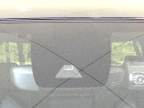 【トヨタセーフティセンス】走行中に前方の車両等を認識し、衝突しそうな時は警報とブレーキで衝突回避と被害軽減をアシスト。より安全にドライブをお楽しみいただけます。