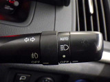 【オートライト】車外の明るさに応じて、自動的にライトの点灯・消灯をしてくれます。