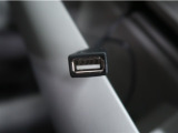 BlueTooth USB等外部オーディオと連携する事により車内で音楽を聴く事が出来ます。