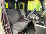 運転席まわりには十分なスペースがあり、大柄な方でもゆったり運転していただける環境です。