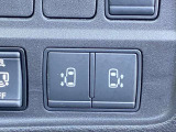 両側電動スライドドアを運転席で操作出来ます。