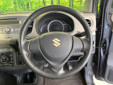 【純正革巻きステアリング】上質な革を使用することで、手にしっかり馴染みとても運転しやすいハンドルです♪