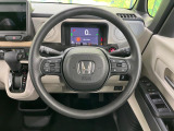 インテリアに合わせたデザインのステアリングは、運転される方のことも考え、運転しやすい形状、大きさです。是非一度、実際に触ってお確かめください。