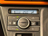 車内空調は&rdquo;AUTOエアコン&rdquo;にお任せ。運転に集中出来ますよ!