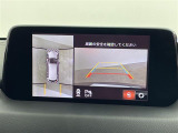 【360°ビュー・モニター】まるでクルマを真上から見下ろしたかのような視点で駐車をサポートします!クルマの斜め後ろや真横など、前後左右の4つのカメラの映像が合成されて、モニターに映し出されます。