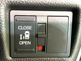 【パワースライドドア】スマートキーや運転席のスイッチでスライドドアの開閉が可能♪電動だから力を入れてドアを開ける必要が無く、小さいお子様でも、重い荷物を持っている時もラクに開け閉めできます♪