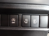 運転席、助手席ともに電動スライドドアを採用しております。送り迎えや狭い場所での乗り降りに大変役立つ、快適な装備です。