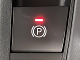 【電動パーキングブレーキ】パーキングブレーキを指先だけで操作可能です!力の弱い人にも安心してブレーキをかけていただけます!