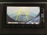バックでの車庫入れも安心です! リアカメラが付いているバックモニター付のナビを装備しております。操作線もついており距離感も画面から確認できます。