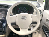インテリアに合わせたデザインのステアリングは、運転される方のことも考え、運転しやすい形状、大きさです。是非一度、実際に触ってお確かめください。
