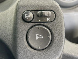 【電動格納ミラー】サイドミラーは電動格納式となっており、狭い駐車場でもキズがつくリスクを抑えられます。