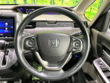 【純正革巻きステアリング】上質な革を使用することで、手にしっかり馴染みとても運転しやすいハンドルです♪