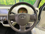 インテリアに合わせたデザインのステアリングは、運転される方のことも考え、運転しやすい形状、大きさです。是非一度、実際に触ってお確かめください。