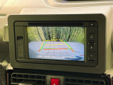 【バックカメラ】駐車時に後方がリアルタイム映像で確認できます。大型商業施設や立体駐車場での駐車時や、夜間のバック時に大活躍!運転スキルに関わらず、今や必須となった装備のひとつです!