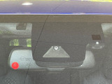 【トヨタセーフティセンス】走行中に前方の車両等を認識し、衝突しそうな時は警報とブレーキで衝突回避と被害軽減をアシスト。より安全にドライブをお楽しみいただけます。