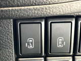 【両側スライドドア】駐車場で隣の車との間隔が狭く乗りにくい時、スライドドアなら安心!ドアオープン時も幅を取らず、開口部が広いので乗り降りがとっても簡単です。大きな荷物の出し入れも後席から可能♪