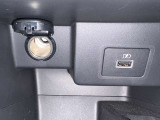 充電専用のUSB端子が付いています!今となっては欠かせないスマホなどの充電にとても役立ちますね!USBなので様々な機器を充電することが可能です!