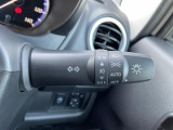 【オートエアコン】一度お好みの温度に設定すれば、車内の温度を検知し風量や温度を自動で調整。暑い…寒い…と何度もスイッチ操作をする必要はありません。快適な車内空間には必須の機能ですね♪