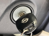 【キーレス】少し離れた場所からでもボタン一つでドアの開錠・施錠ができるのでとっても便利!ドアの鍵穴周りに傷をつけることもありません♪