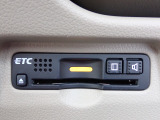 ■【ETC車載器】が装備されています。セットアップをしてお渡しとなり、ETCカードを差し込むだけで高速道路の利用が可能です。