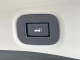 【パワーバックドア】スマートキーや運転席のボタンを押すだけでリアゲートが自動で開閉します!荷物を持っている時や、高い位置にあるバックドアを閉める際に便利な機能です♪