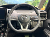 【純正革巻きステアリング】上質な革を使用することで、手にしっかり馴染みとても運転しやすいハンドルです♪