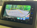 【バックカメラ】駐車時に後方がリアルタイム映像で確認できます。大型商業施設や立体駐車場での駐車時や、夜間のバック時に大活躍!運転スキルに関わらず、今や必須となった装備のひとつです!