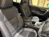 運転する人の体をしっかり支えるシート!3段階のシートポジションをしっかりメモリーさせておけます。