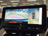 【パノラミックビューモニター】専用のカメラにより、上から見下ろしたような視点で360度クルマの周囲を確認することができます☆死角部分も確認しやすく、狭い場所での切り返しや駐車もスムーズに行えます。