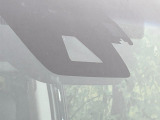 【トヨタセーフティセンス】走行中に前方の車両等を認識し、衝突しそうな時は警報とブレーキで衝突回避と被害軽減をアシスト。より安全にドライブをお楽しみいただけます。