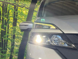【LEDヘッドライト】悪天候や夜間走行時も良好な視界を確保し安心して運転できる高輝度LEDヘッドライトを装備!点灯速度が早く、消費電力も抑えられています。